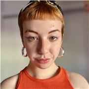 Estudiante de Bellas Artes con grandes aptitudes dispuesta a dar clases sobre teoría del arte, pintura, . Adaptable a todas las edades